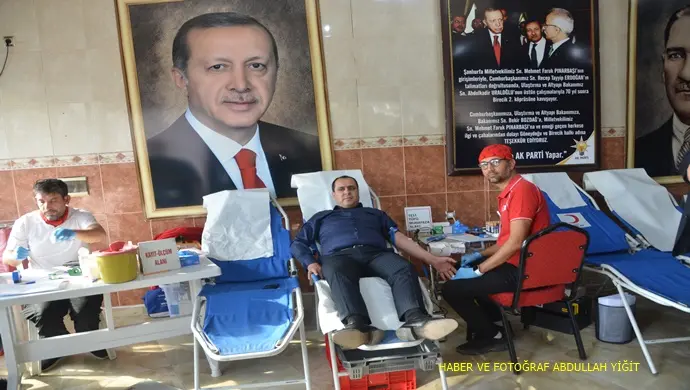 BİRECİK BELEDİYE BAŞKANI MEHMET BEGİT: TÜRK KIZILAY`A KAN BAĞIŞINDA BULUNDU