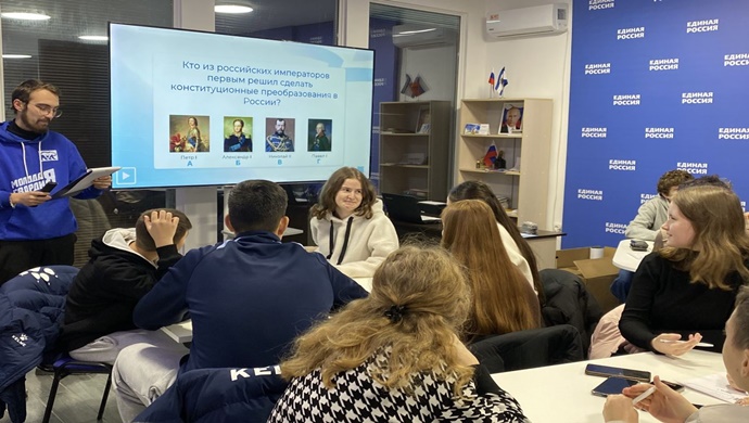 Birleşik Rusya, Kherson bölgesindeki okul çocukları ve öğrenciler için zeka oyunları düzenledi