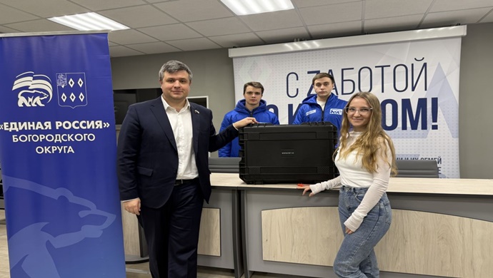 Коптеры, антидроновые и маскировочные сети, медикаменты: «Единая Россия» отправила партии гуманитарных грузов на передовую