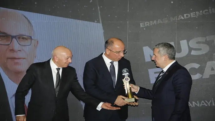 KUVARS YÜZEYLER VE DOĞAL TAŞ SEKTÖRÜNDE YILIN SANAYİCİSİ: MUSTAFA ERCAN