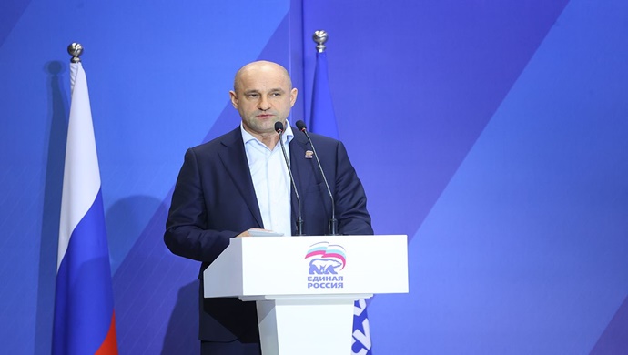 Rusya Federasyonu Başkanı’nın Ural Federal Bölgesi’ndeki Yetkili Temsilcisi Artem Zhoga, “Sonuçlar Var!” başlıklı Birleşik Rusya forumuna katılanların girişimlerini destekledi