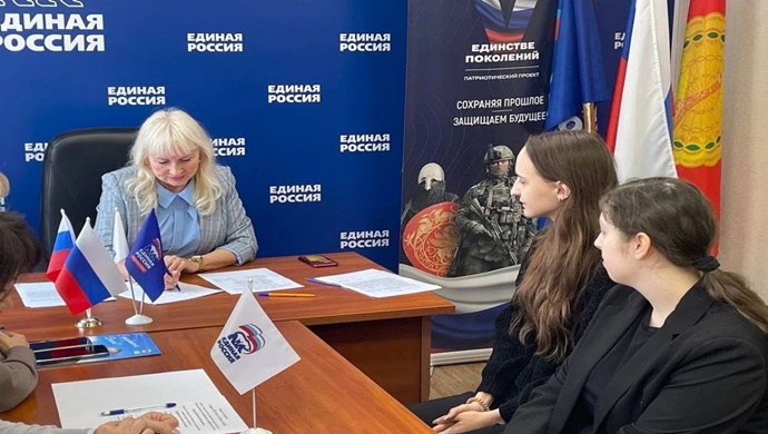 Вопросы здравоохранения и поддержки абитуриентов: «Единая Россия» провела общественные приёмы жителей регионов