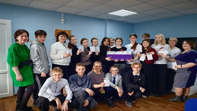 В Кимовске Тульской области «Единая Россия» организовала мастер-класс по изготовлению сухого душа для бойцов СВО