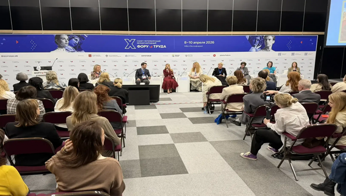 St. Petersburg’da, Birleşik Rusya Kadın Hareketi aktivistleri, kadın topluluklarının istihdamdaki rolünü tartıştılar